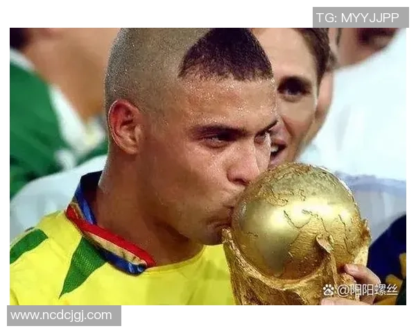 20世纪十大足球巨星传奇人物与他们的辉煌成就回顾 20世纪十大足球巨星传奇人物与他们的辉煌成就回顾