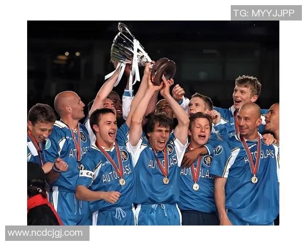 《绿茵传奇:足球巨星的荣耀与挣扎》 《绿茵传奇:足球巨星的荣耀与挣扎》