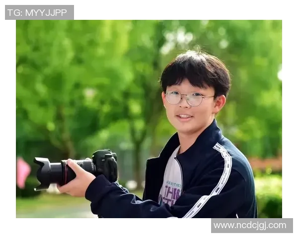 中国男足球星首次走红毯引关注亮相时尚场合展现自信风采